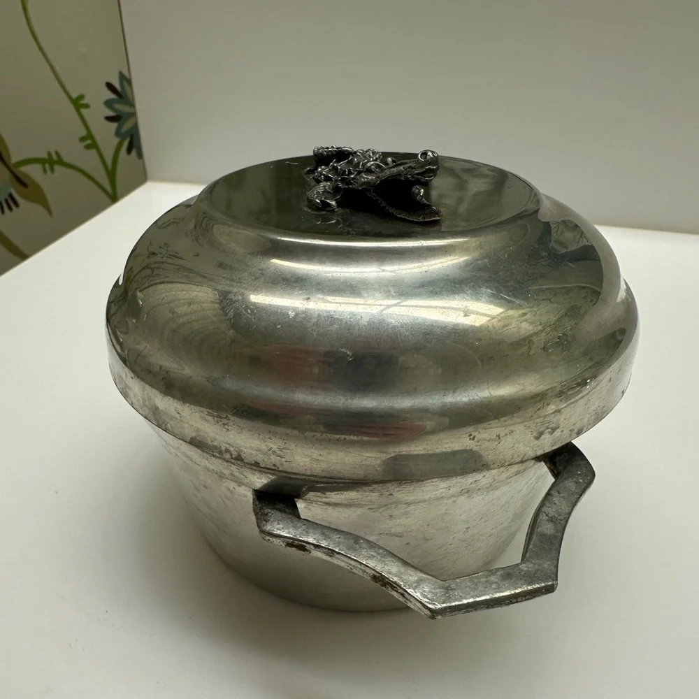 The King’s Pewter Box with Alligator on Top - Picture 6 of 6